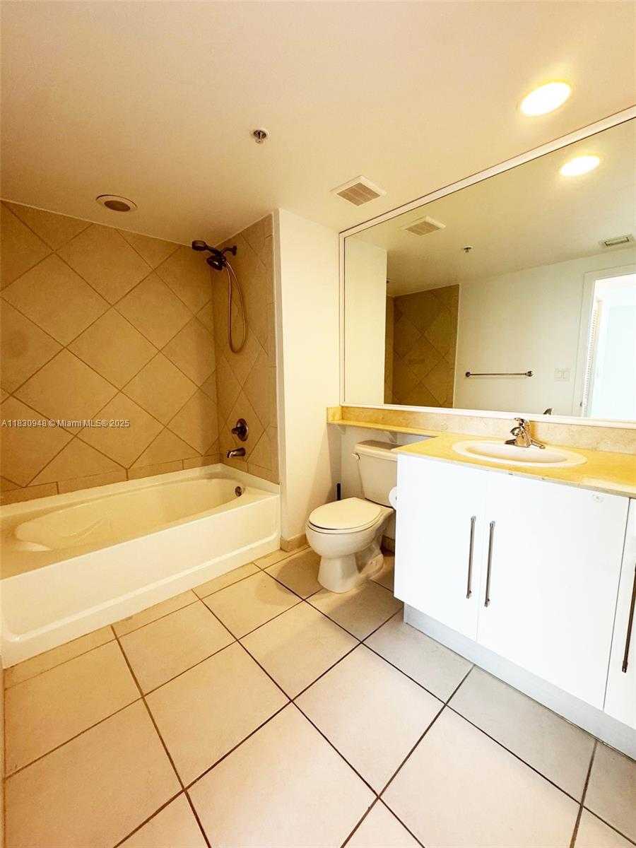 Small Image of 325 SOUTH BISCAYNE BLVD #4319, Miami Number 8