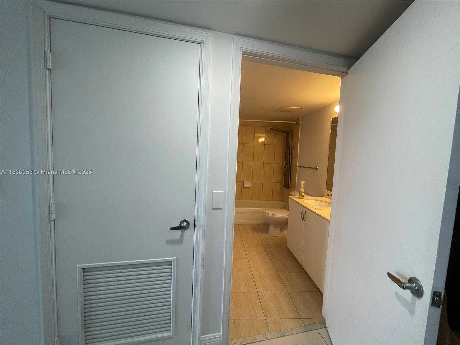 Small Image of 1750 NORTH BAYSHORE DR #2810, Miami Number 30