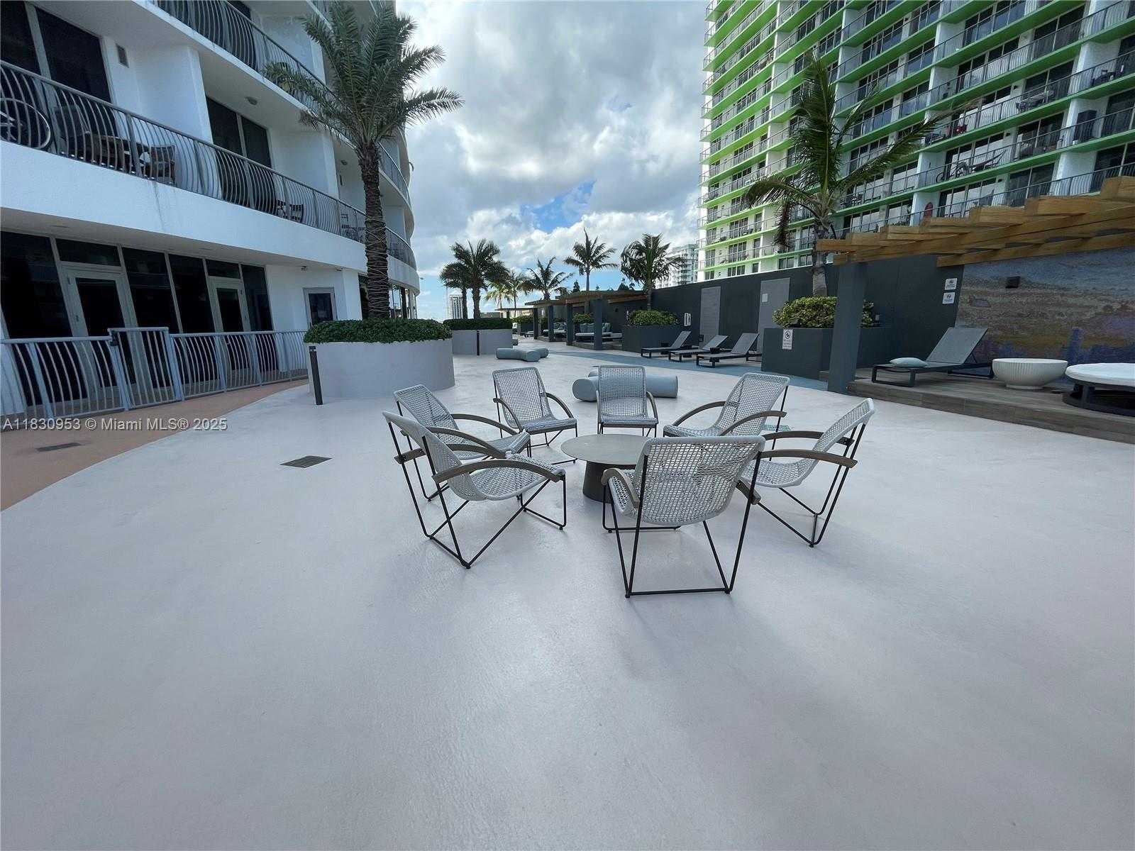 Small Image of 1750 NORTH BAYSHORE DR #2810, Miami Number 34