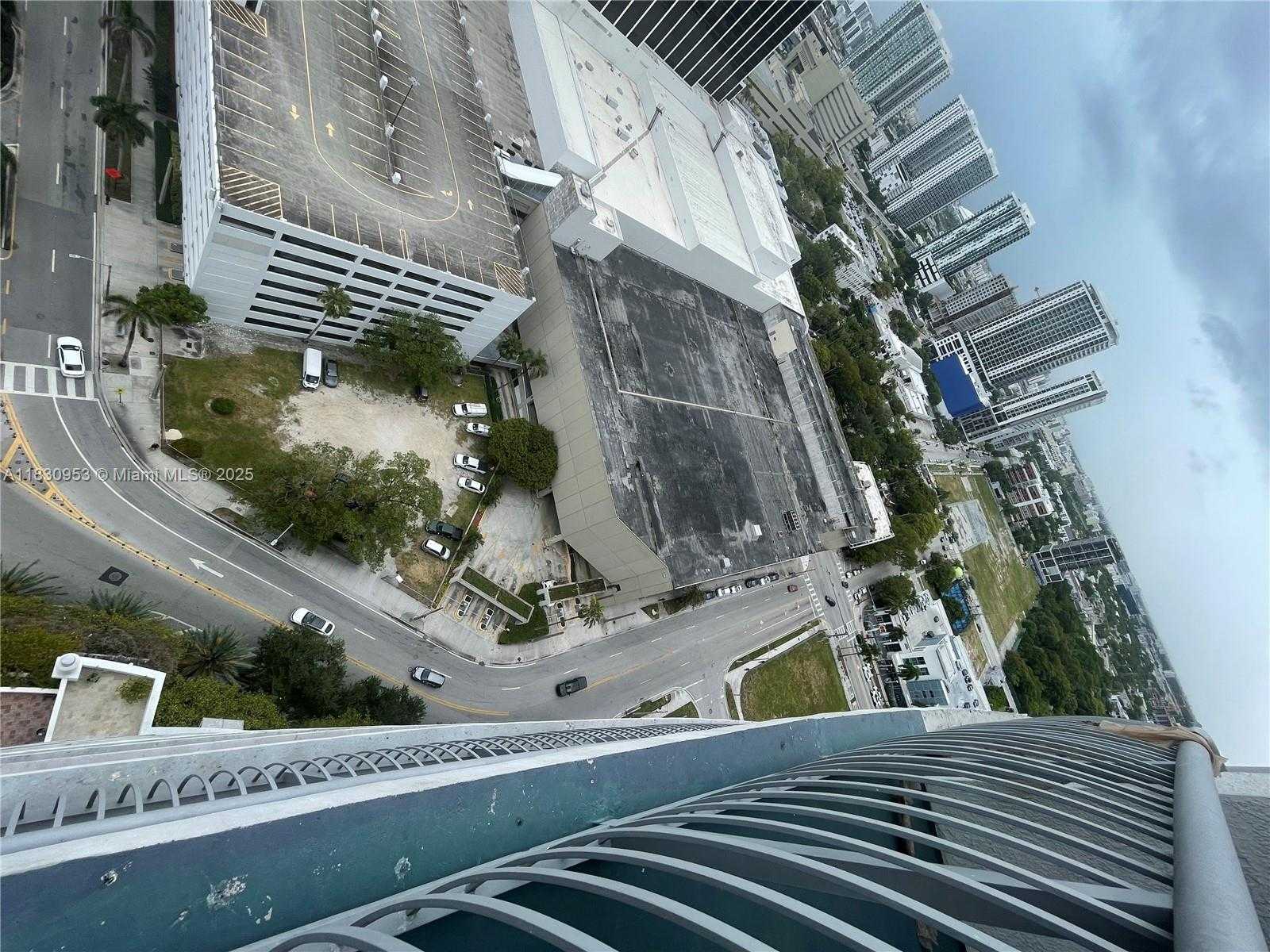 Small Image of 1750 NORTH BAYSHORE DR #2810, Miami Number 46