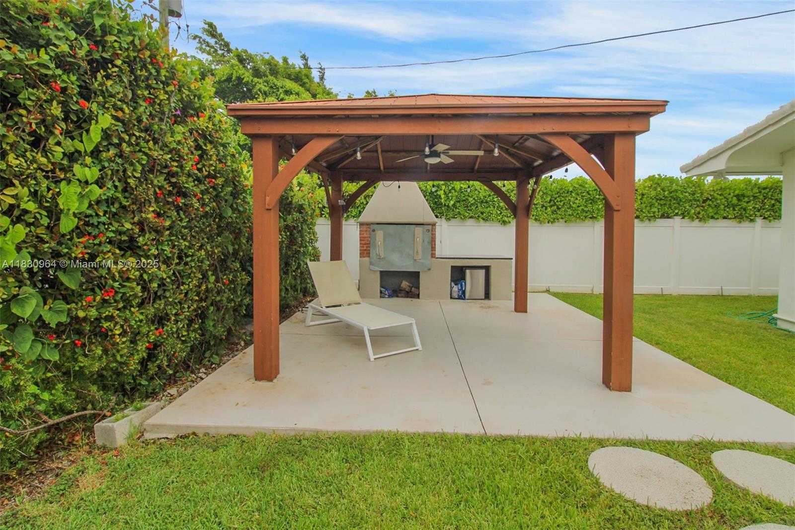 Small Image of 11645 NORTH EAST 20TH DR, North Miami Number 12