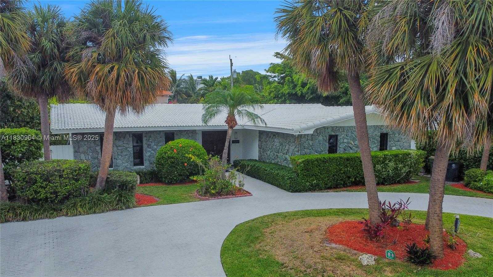 Small Image of 11645 NORTH EAST 20TH DR, North Miami Number 16