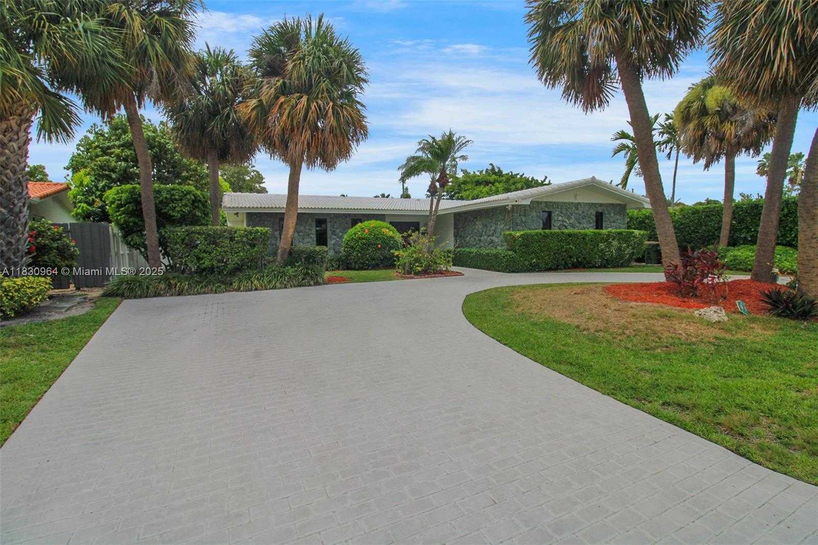 Small Image of 11645 NORTH EAST 20TH DR, North Miami Number 17