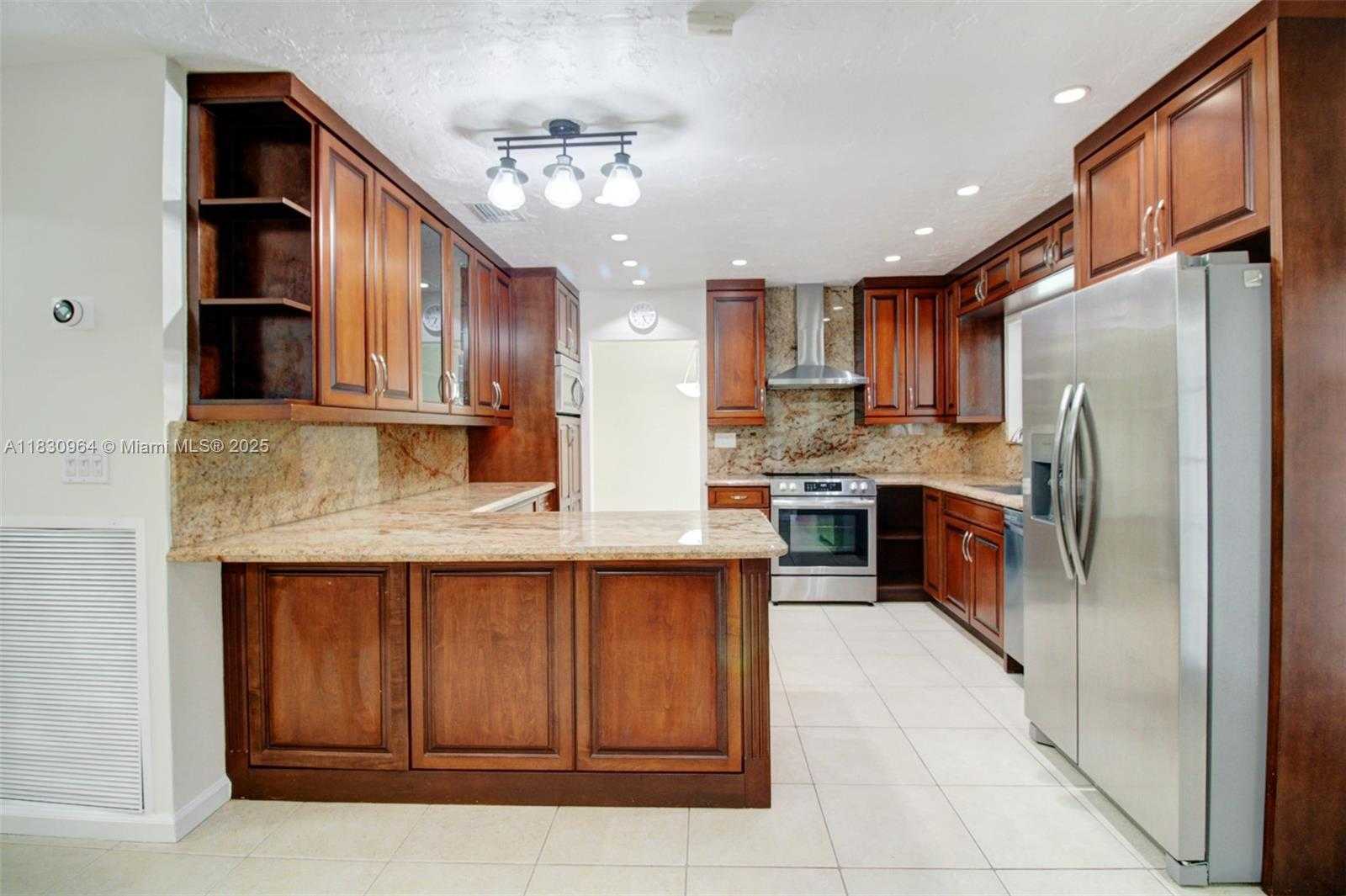Small Image of 11645 NORTH EAST 20TH DR, North Miami Number 6