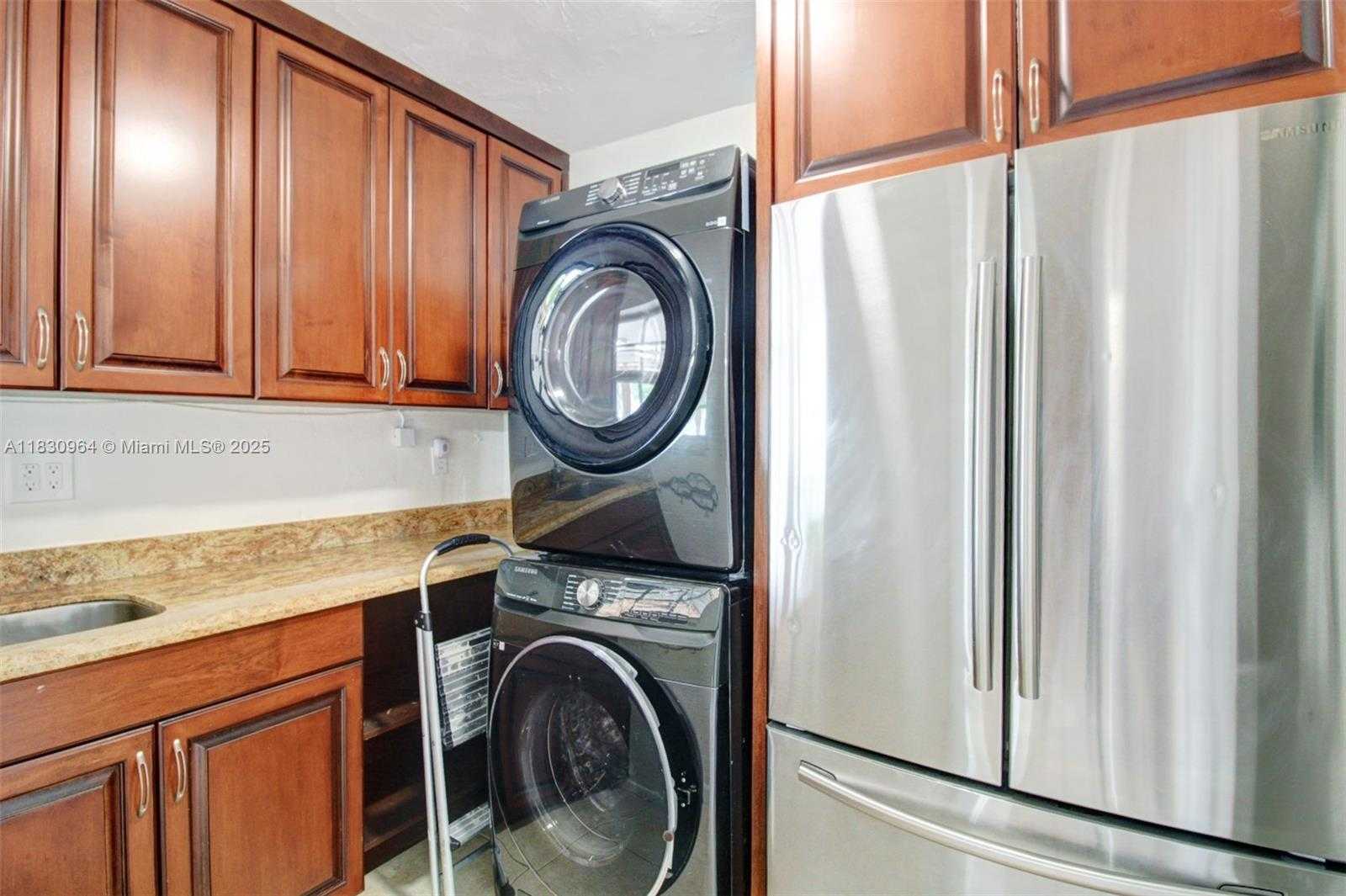 Small Image of 11645 NORTH EAST 20TH DR, North Miami Number 8