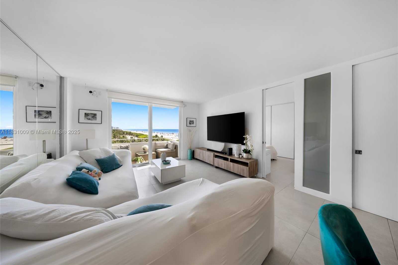 Small Image of 465 OCEAN DR #821, Miami Beach Number 10