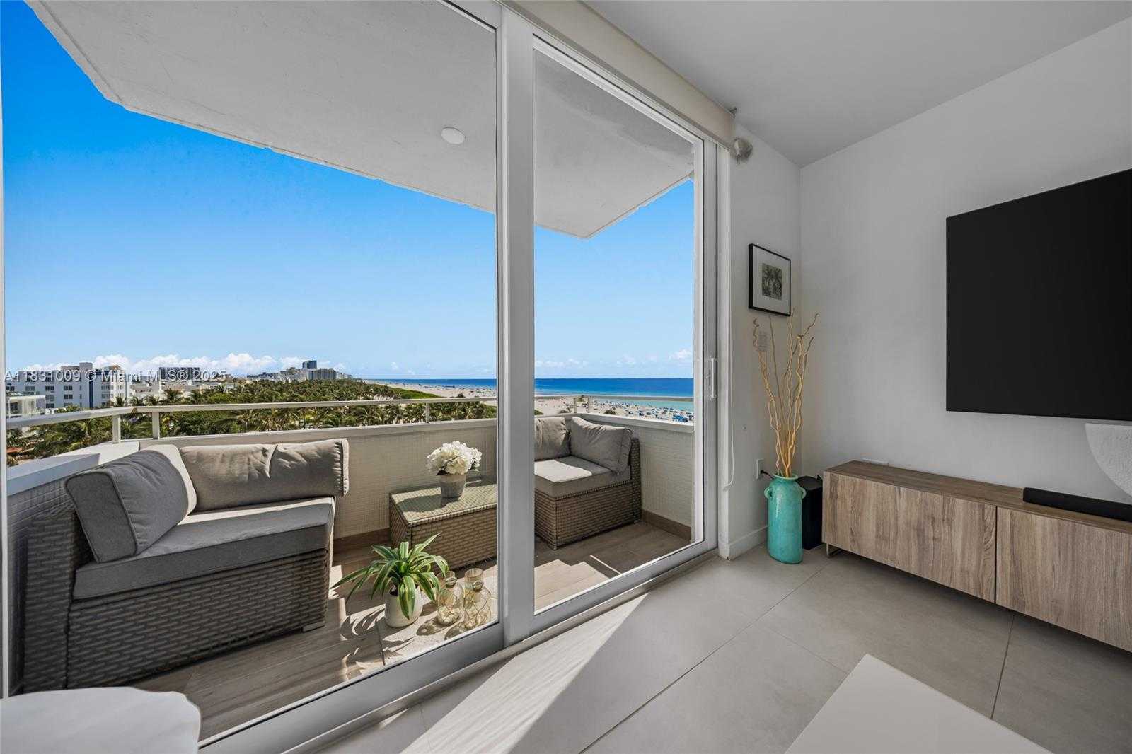 Small Image of 465 OCEAN DR #821, Miami Beach Number 16