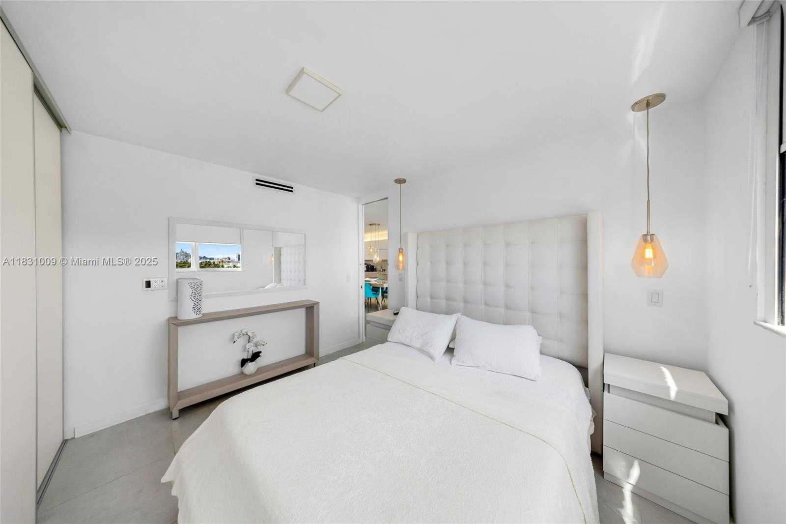 Small Image of 465 OCEAN DR #821, Miami Beach Number 21
