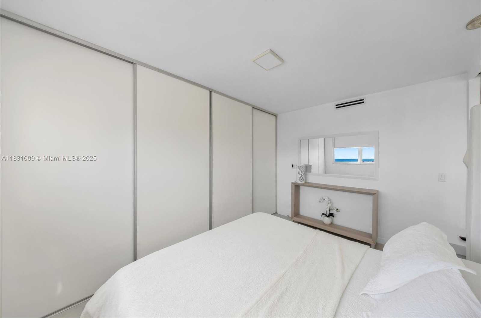 Small Image of 465 OCEAN DR #821, Miami Beach Number 22