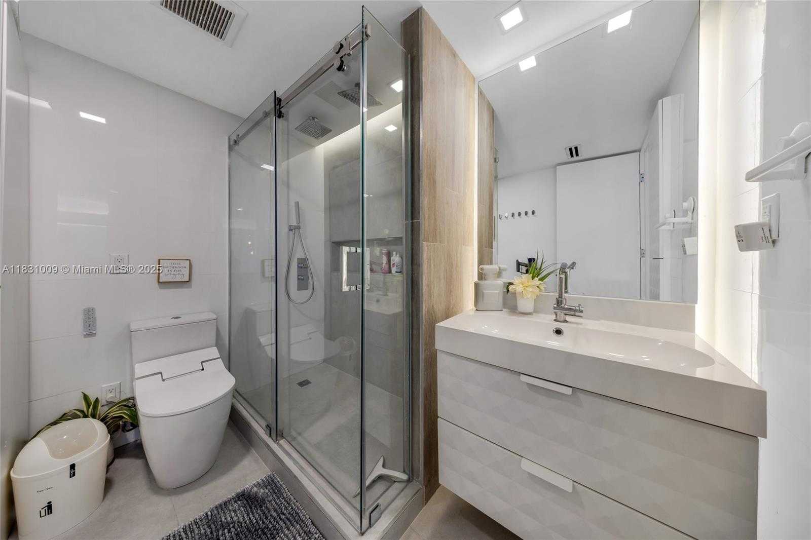 Small Image of 465 OCEAN DR #821, Miami Beach Number 27