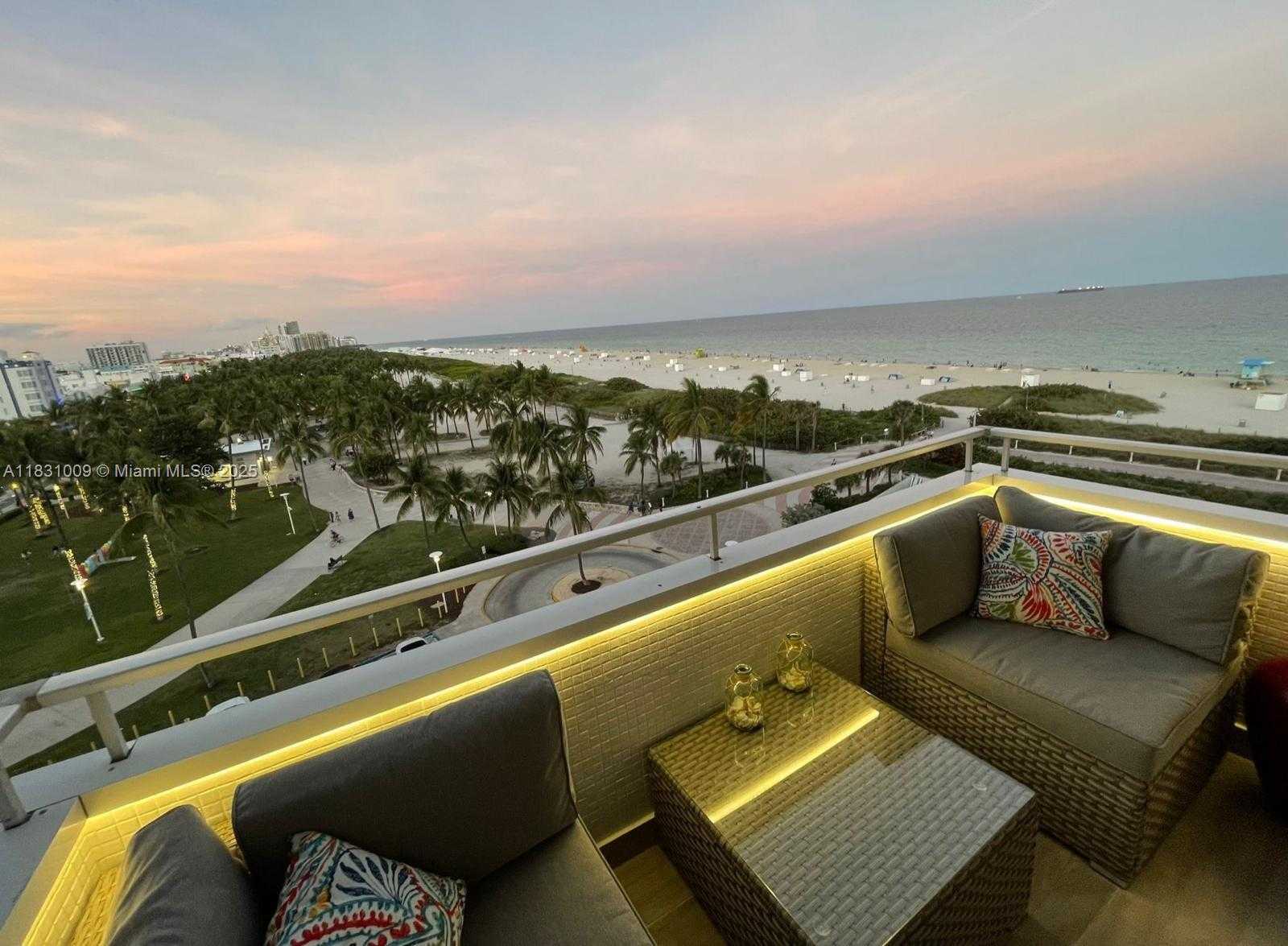 Small Image of 465 OCEAN DR #821, Miami Beach Number 4