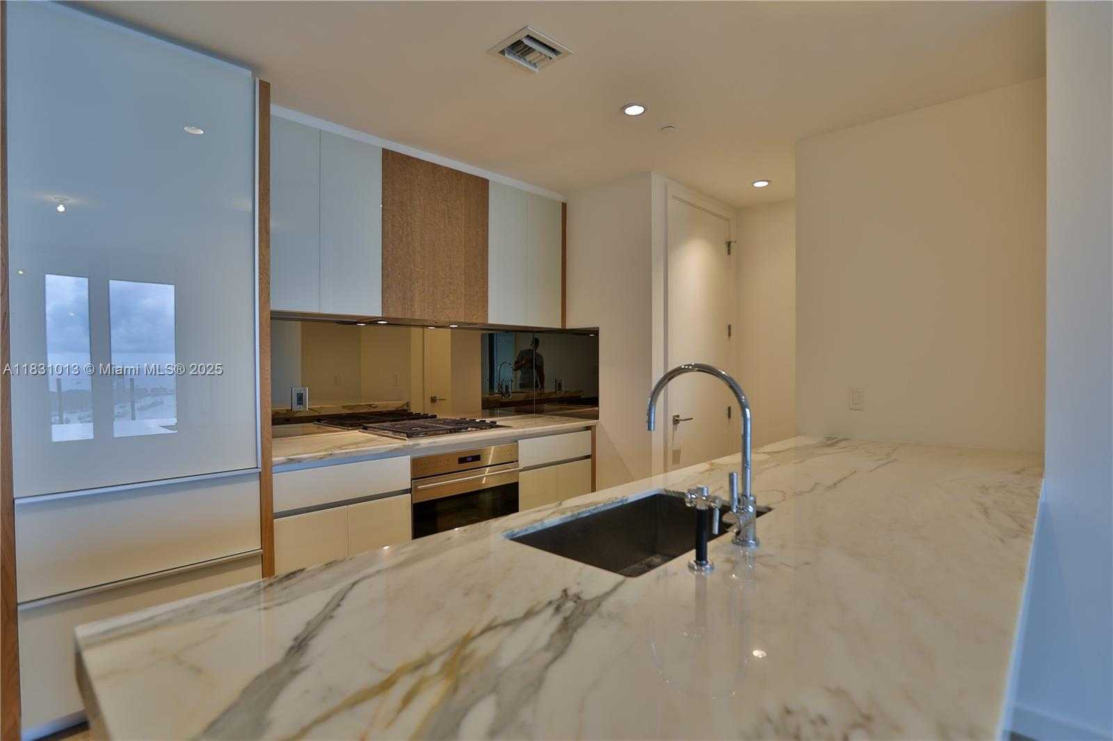 Small Image of 2831 SOUTH BAYSHORE DR #1002, Miami Number 3
