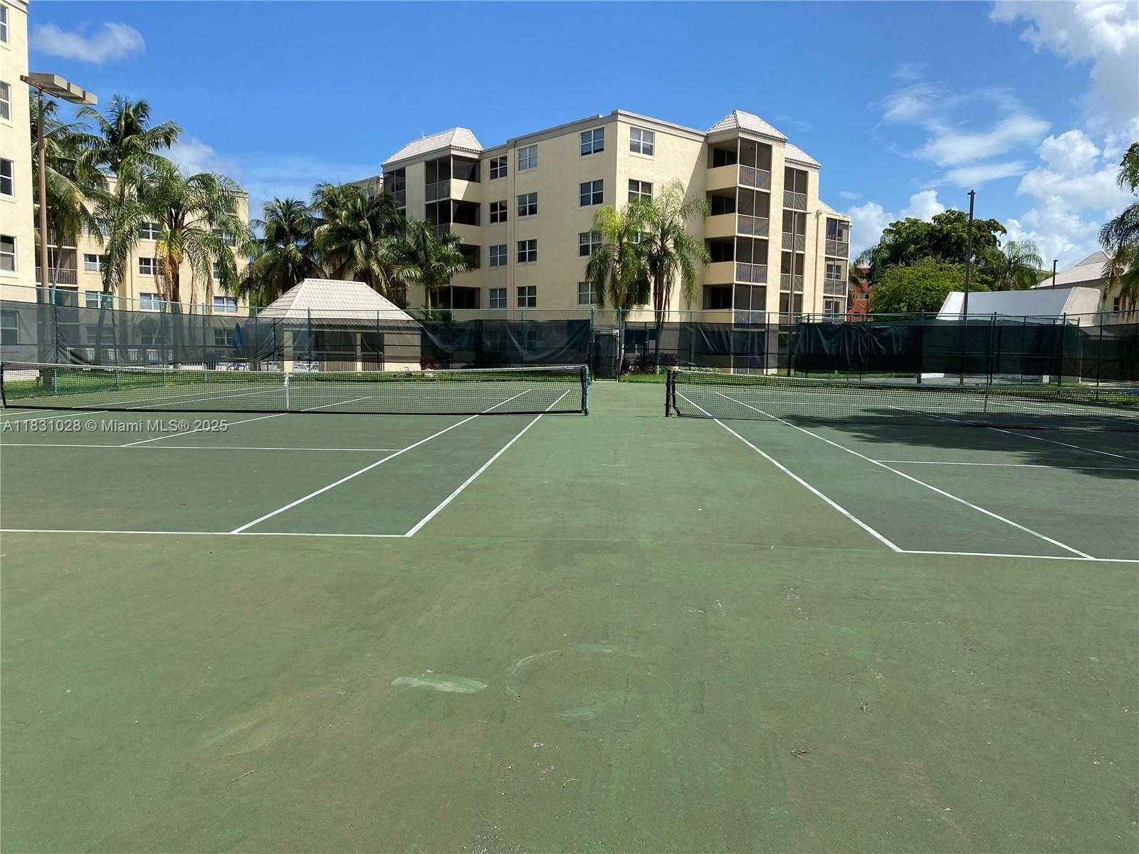 Small Image of 8290 LAKE DR #122, Doral Number 15