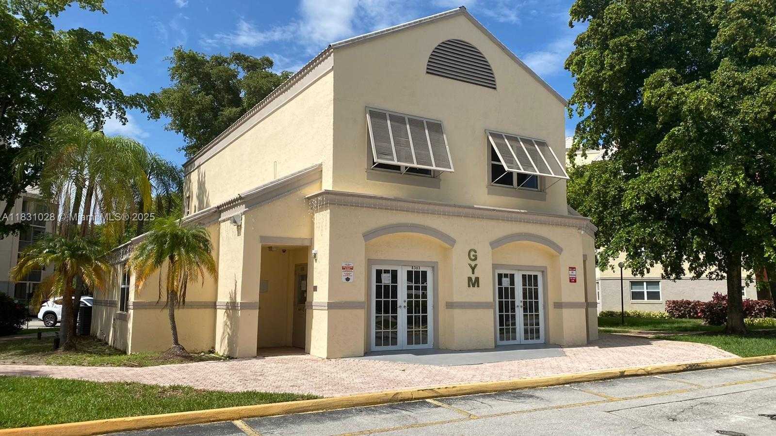 Small Image of 8290 LAKE DR #122, Doral Number 17