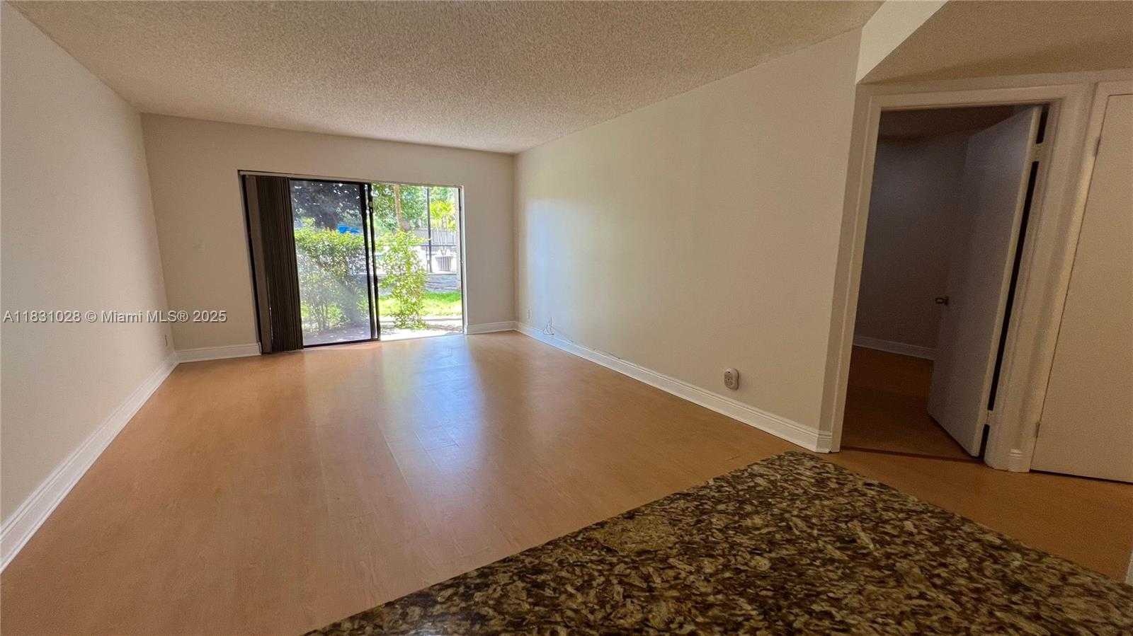 Small Image of 8290 LAKE DR #122, Doral Number 3