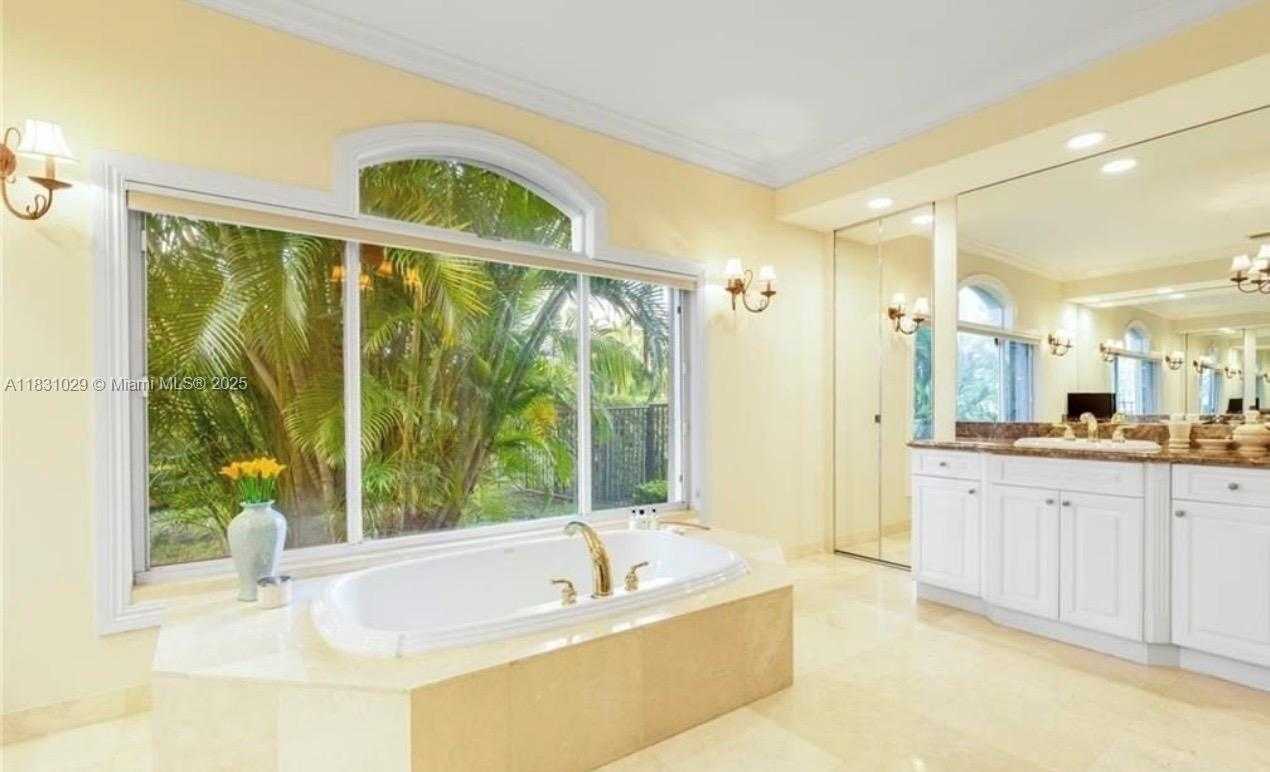 Small Image of 2534 MONTCLAIRE CT, Weston Number 15