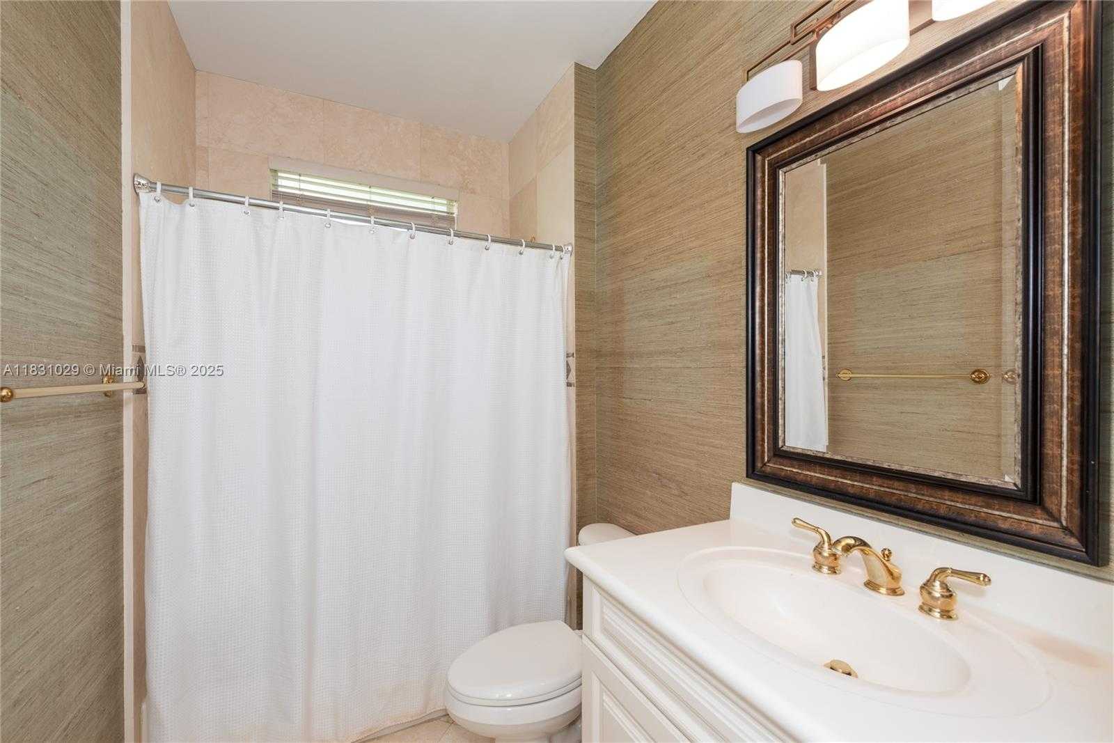 Small Image of 2534 MONTCLAIRE CT, Weston Number 27