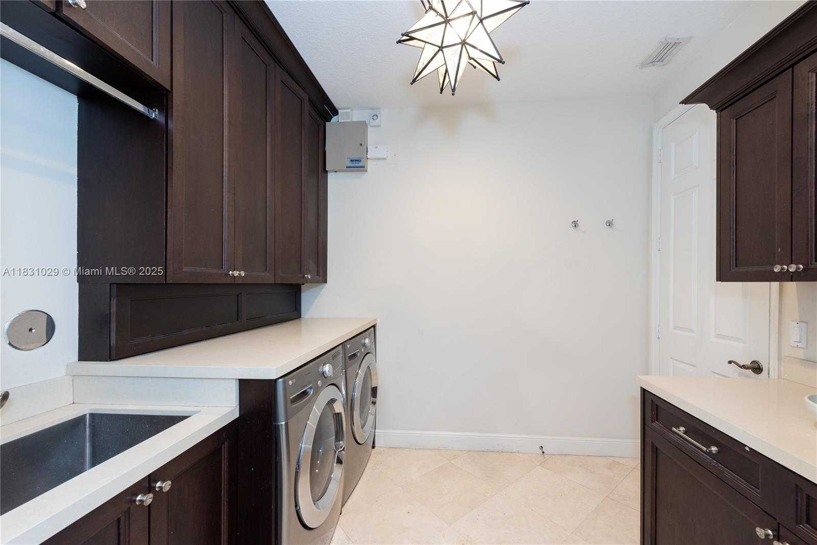 Small Image of 2534 MONTCLAIRE CT, Weston Number 28