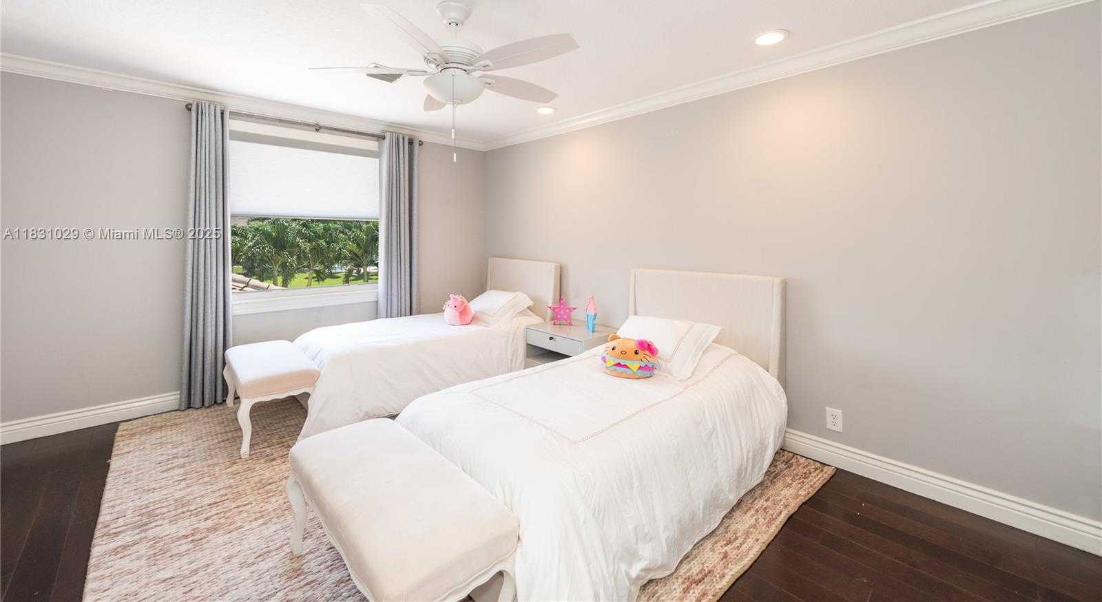Small Image of 2534 MONTCLAIRE CT, Weston Number 36