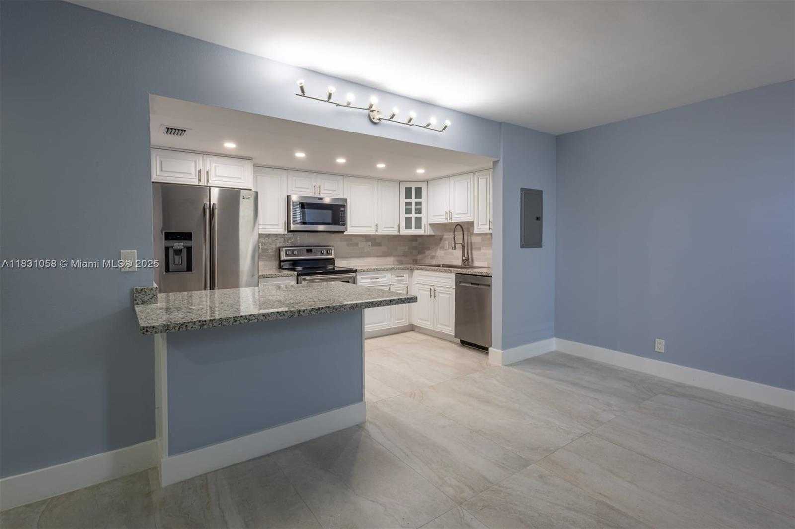 Small Image of 20350 WEST COUNTRY CLUB DR #PH24-4, Aventura Number 16