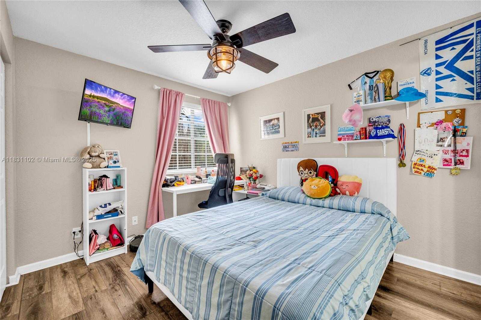 Small Image of 4137 BRIAR LN #4137, Weston Number 10