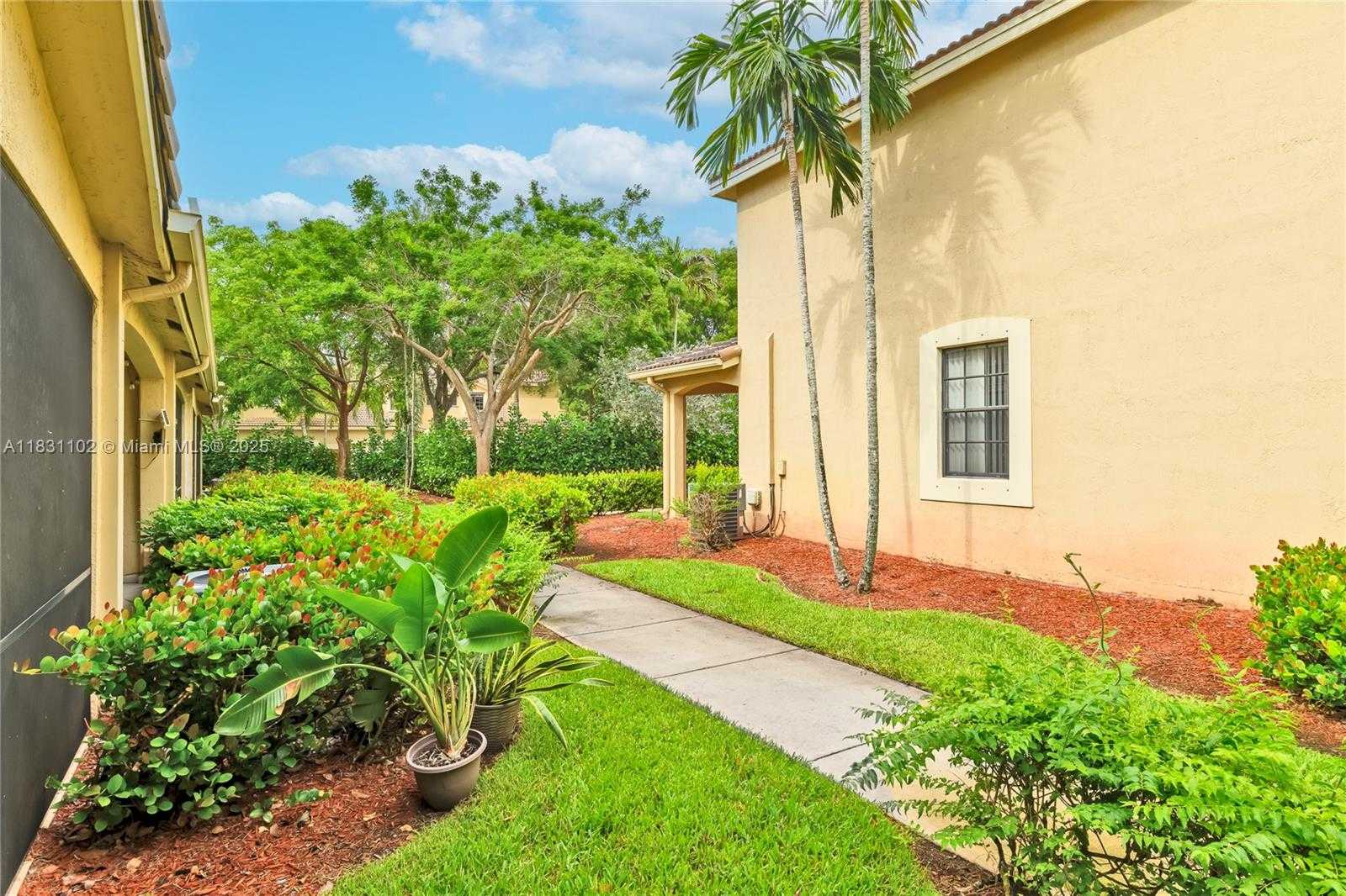 Small Image of 4137 BRIAR LN #4137, Weston Number 19