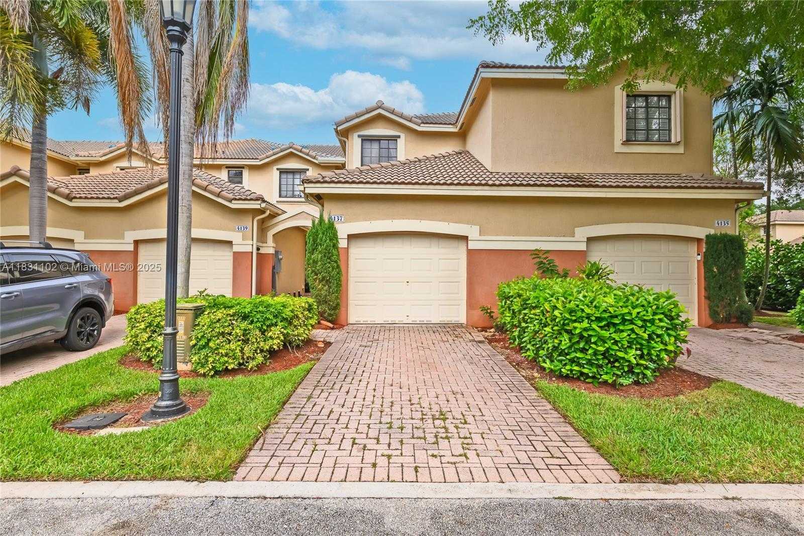 Small Image of 4137 BRIAR LN #4137, Weston Number 23