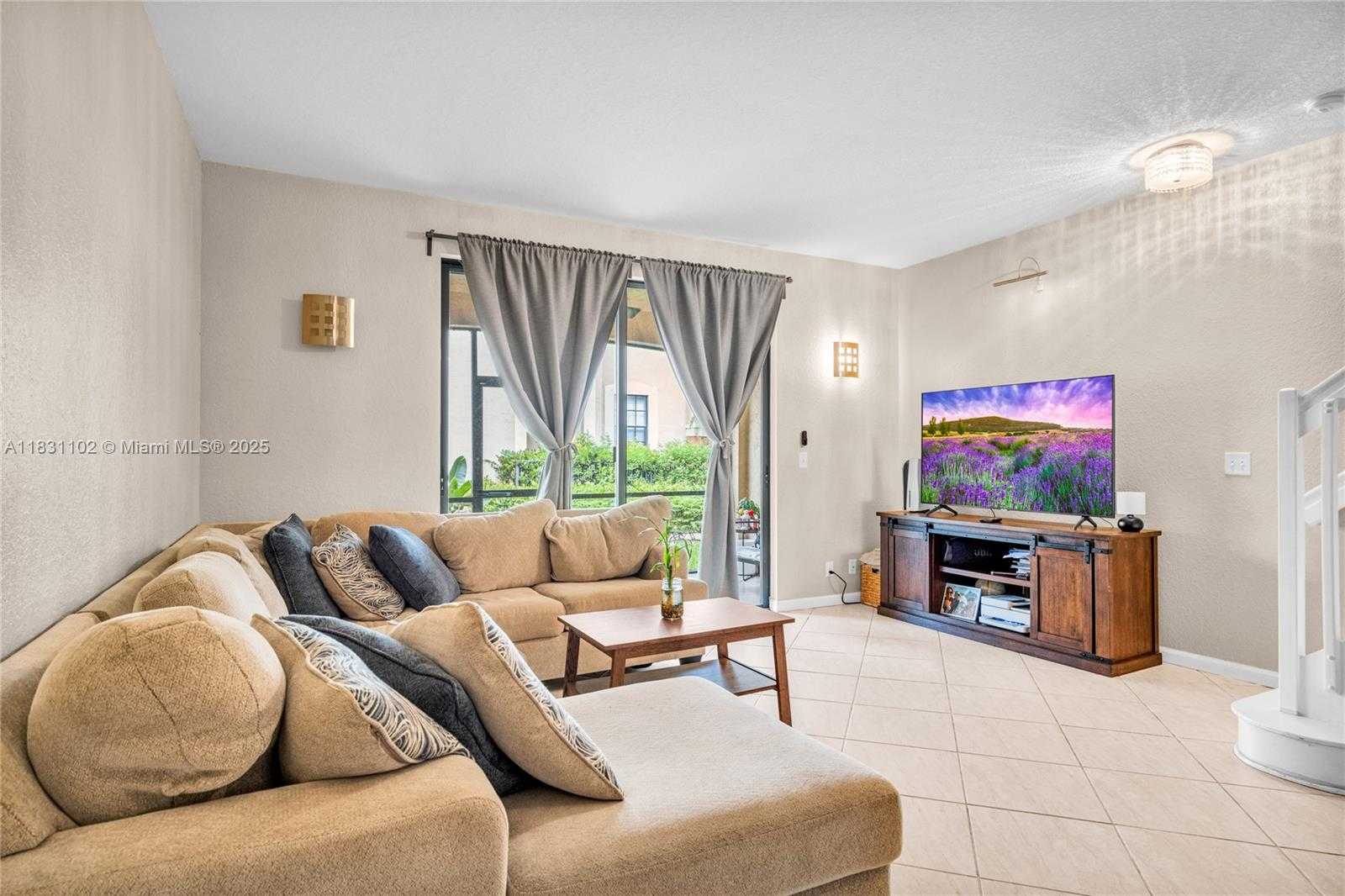 Small Image of 4137 BRIAR LN #4137, Weston Number 3