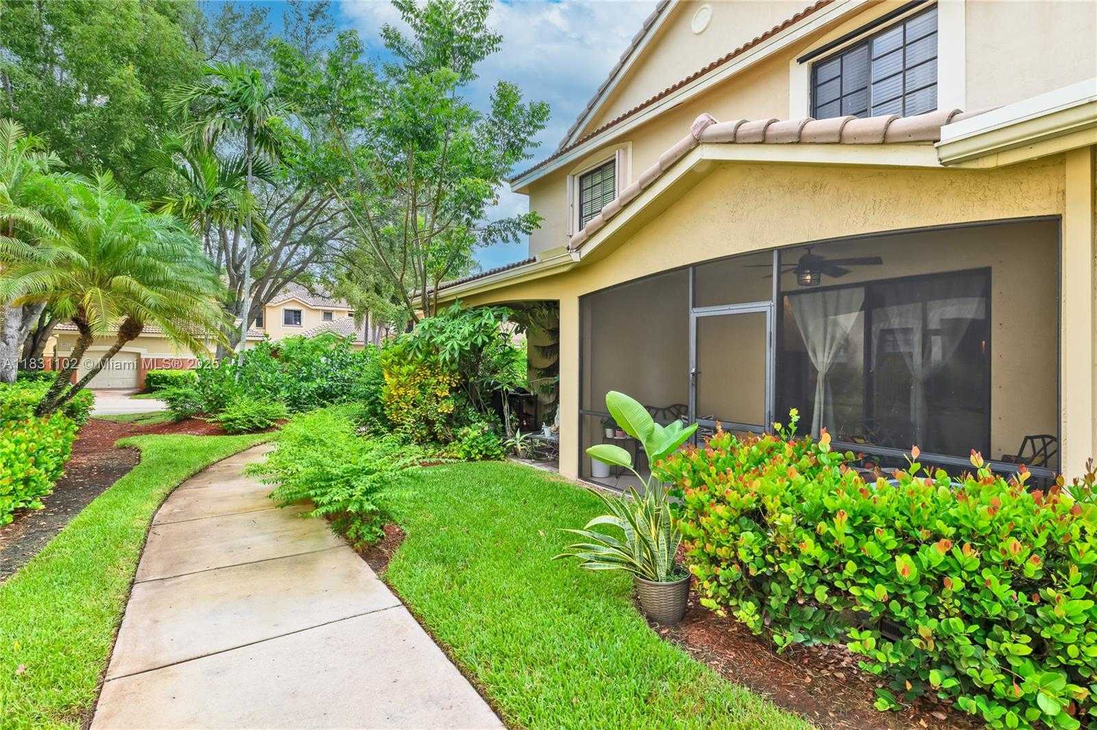 Small Image of 4137 BRIAR LN #4137, Weston Number 30