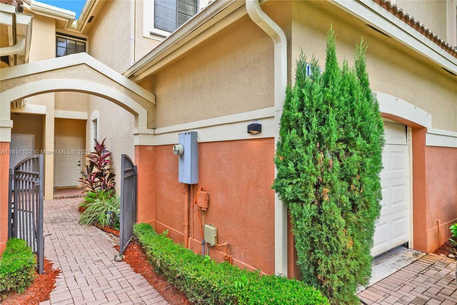 Small Image of 4137 BRIAR LN #4137, Weston Number 32