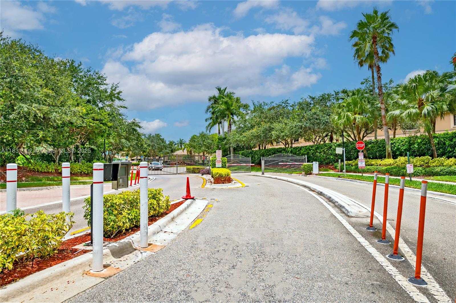 Small Image of 4137 BRIAR LN #4137, Weston Number 33