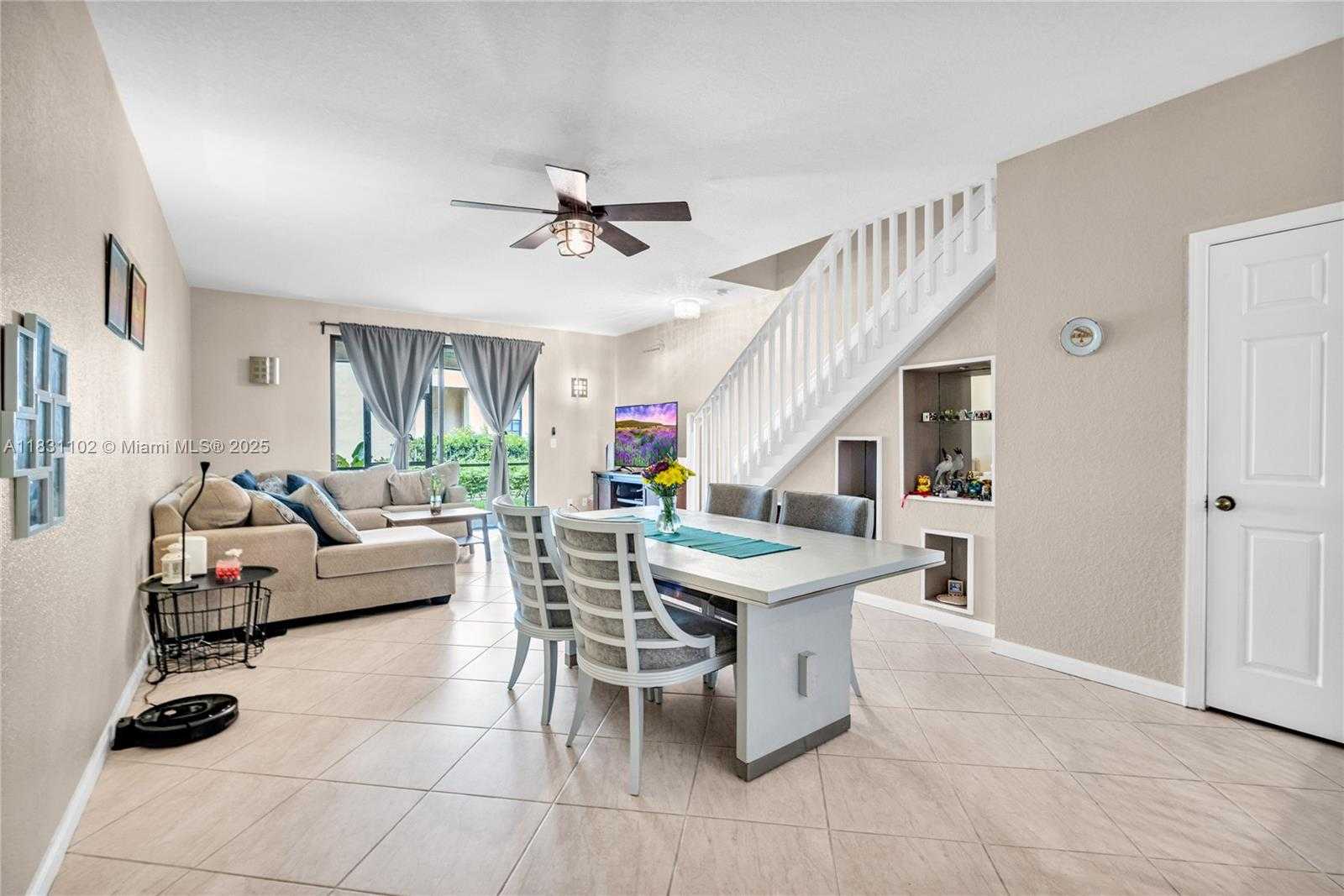 Small Image of 4137 BRIAR LN #4137, Weston Number 5