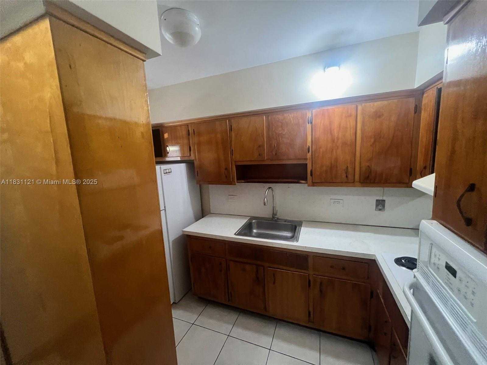 Small Image of 6580 SANTONA ST #A10, Coral Gables Number 12