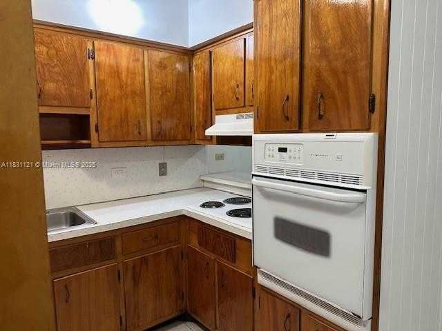 Small Image of 6580 SANTONA ST #A10, Coral Gables Number 13