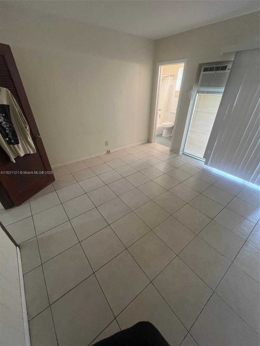 Small Image of 6580 SANTONA ST #A10, Coral Gables Number 3