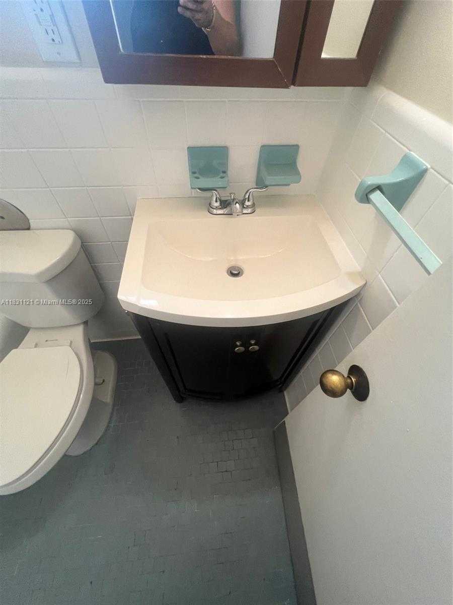 Small Image of 6580 SANTONA ST #A10, Coral Gables Number 8