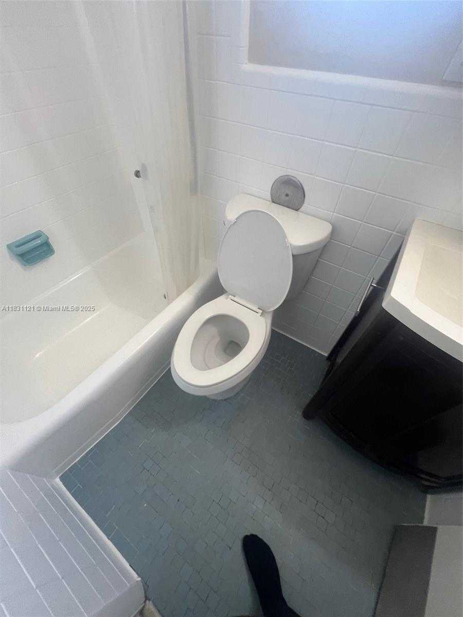 Small Image of 6580 SANTONA ST #A10, Coral Gables Number 9