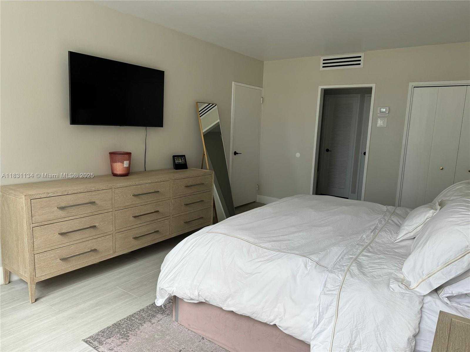 Small Image of 5700 COLLINS AVE #3C, Miami Beach Number 11