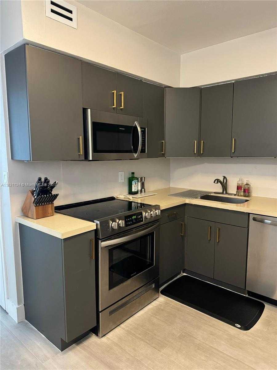 Small Image of 5700 COLLINS AVE #3C, Miami Beach Number 5