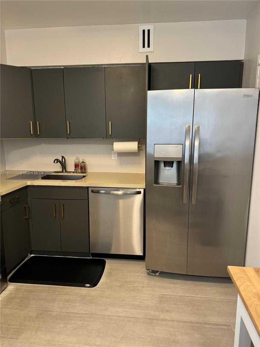 Small Image of 5700 COLLINS AVE #3C, Miami Beach Number 6