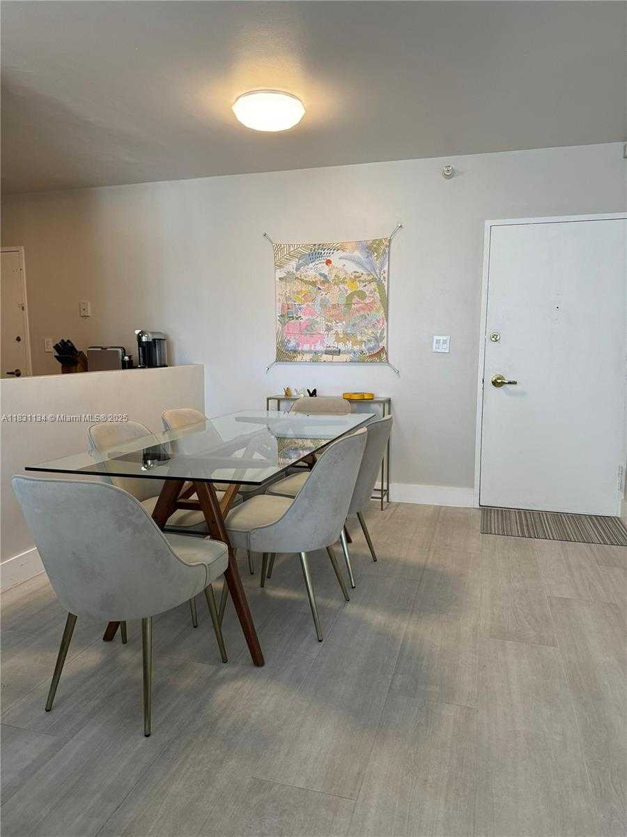 Small Image of 5700 COLLINS AVE #3C, Miami Beach Number 8
