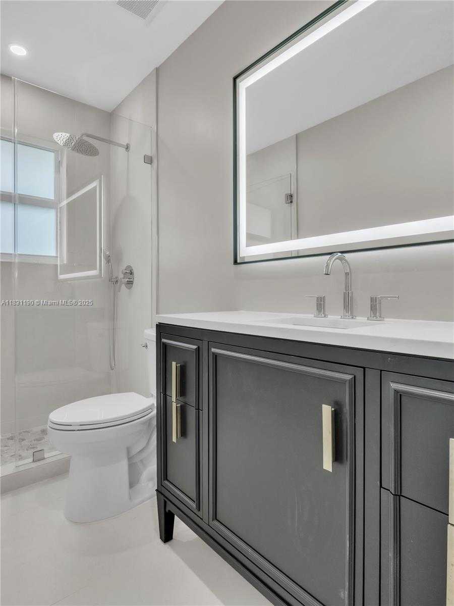 Small Image of 12427 SOUTH WEST 121ST AVE, Miami Number 14