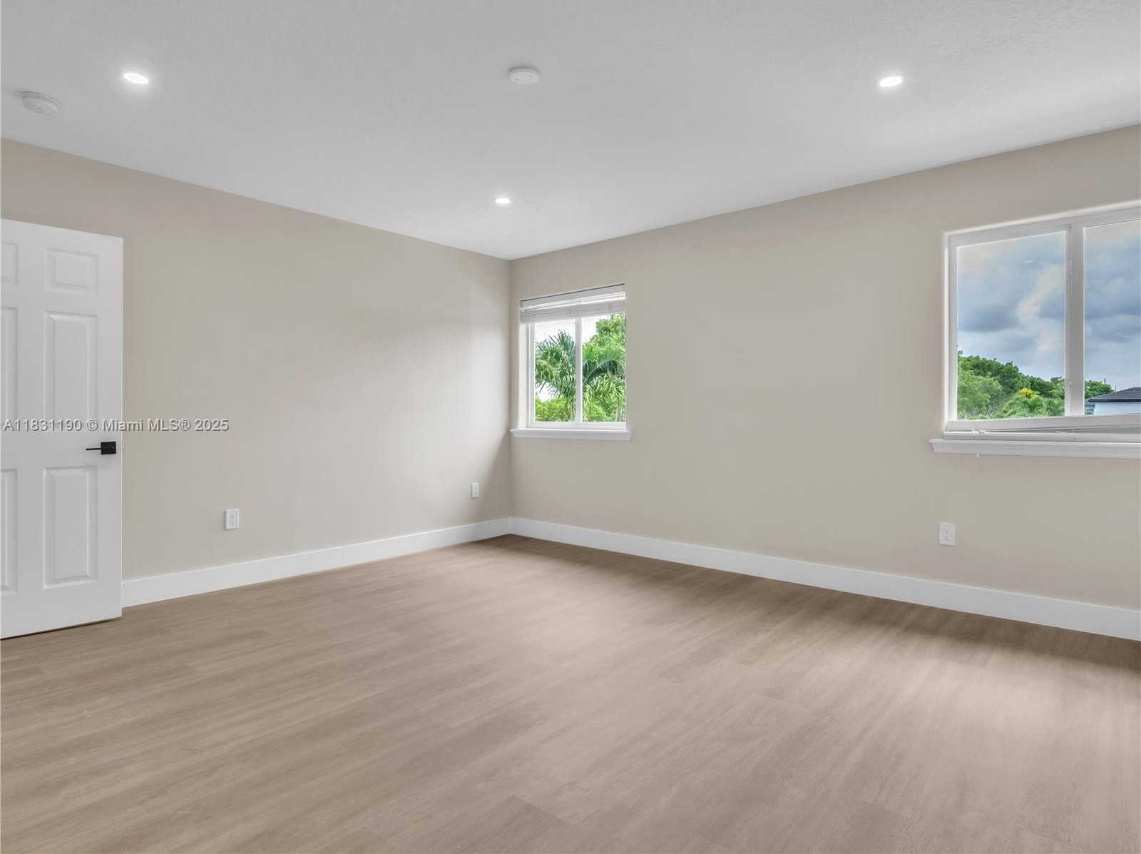 Small Image of 12427 SOUTH WEST 121ST AVE, Miami Number 17