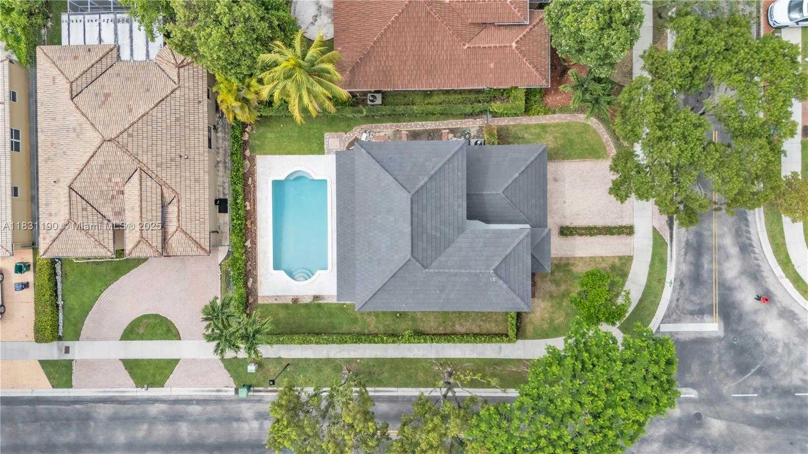 Small Image of 12427 SOUTH WEST 121ST AVE, Miami Number 8