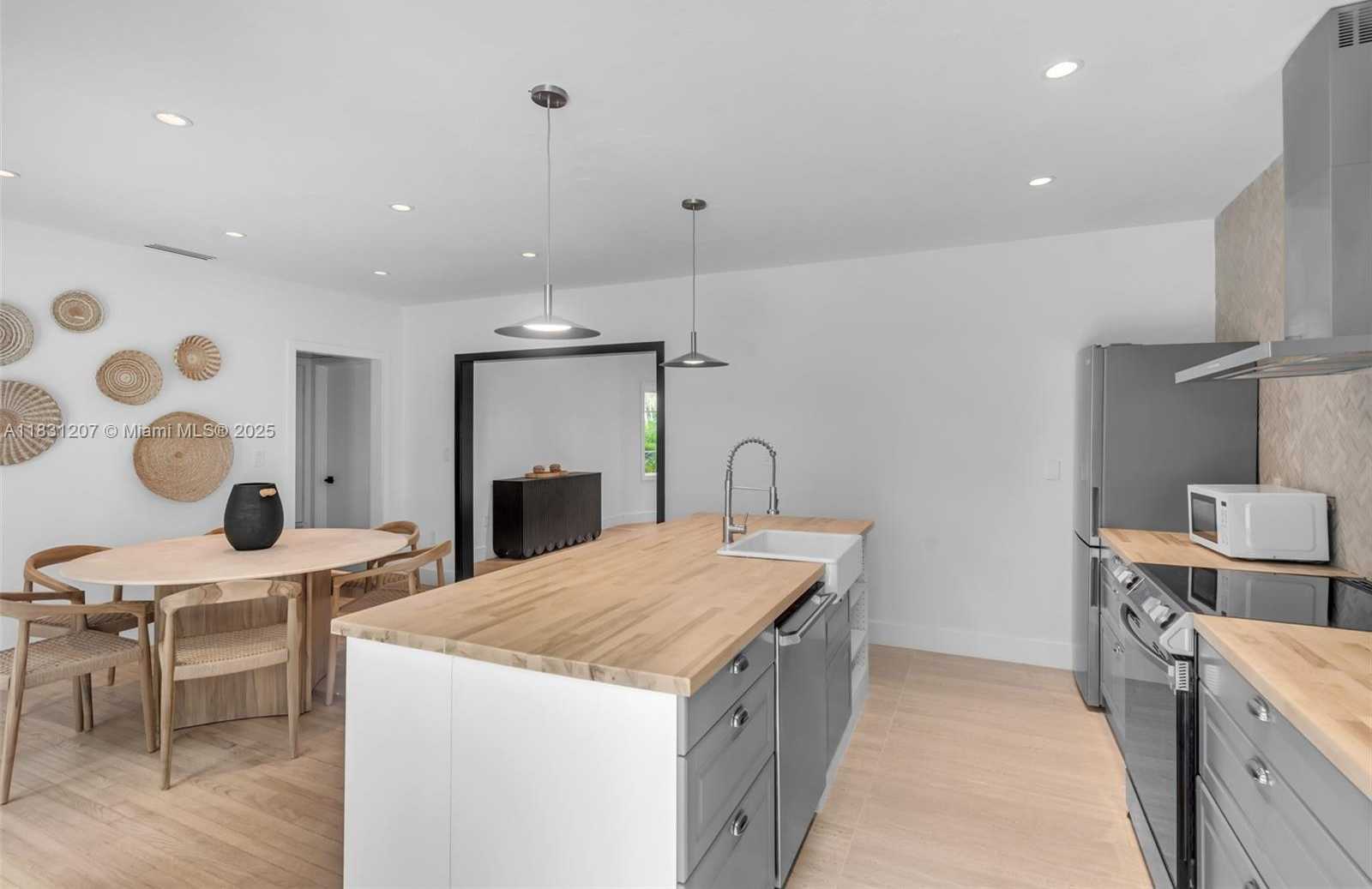Small Image of 4151 EL PRADO BLVD, Miami Number 10