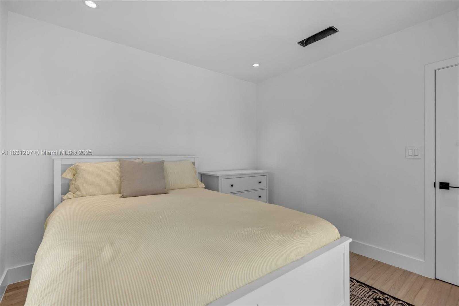 Small Image of 4151 EL PRADO BLVD, Miami Number 14