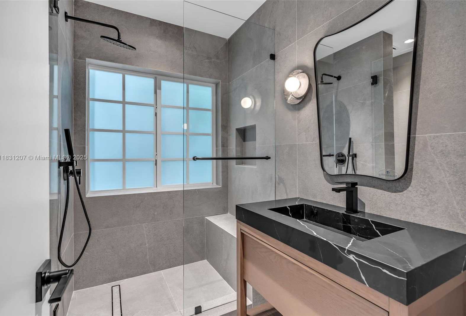 Small Image of 4151 EL PRADO BLVD, Miami Number 15