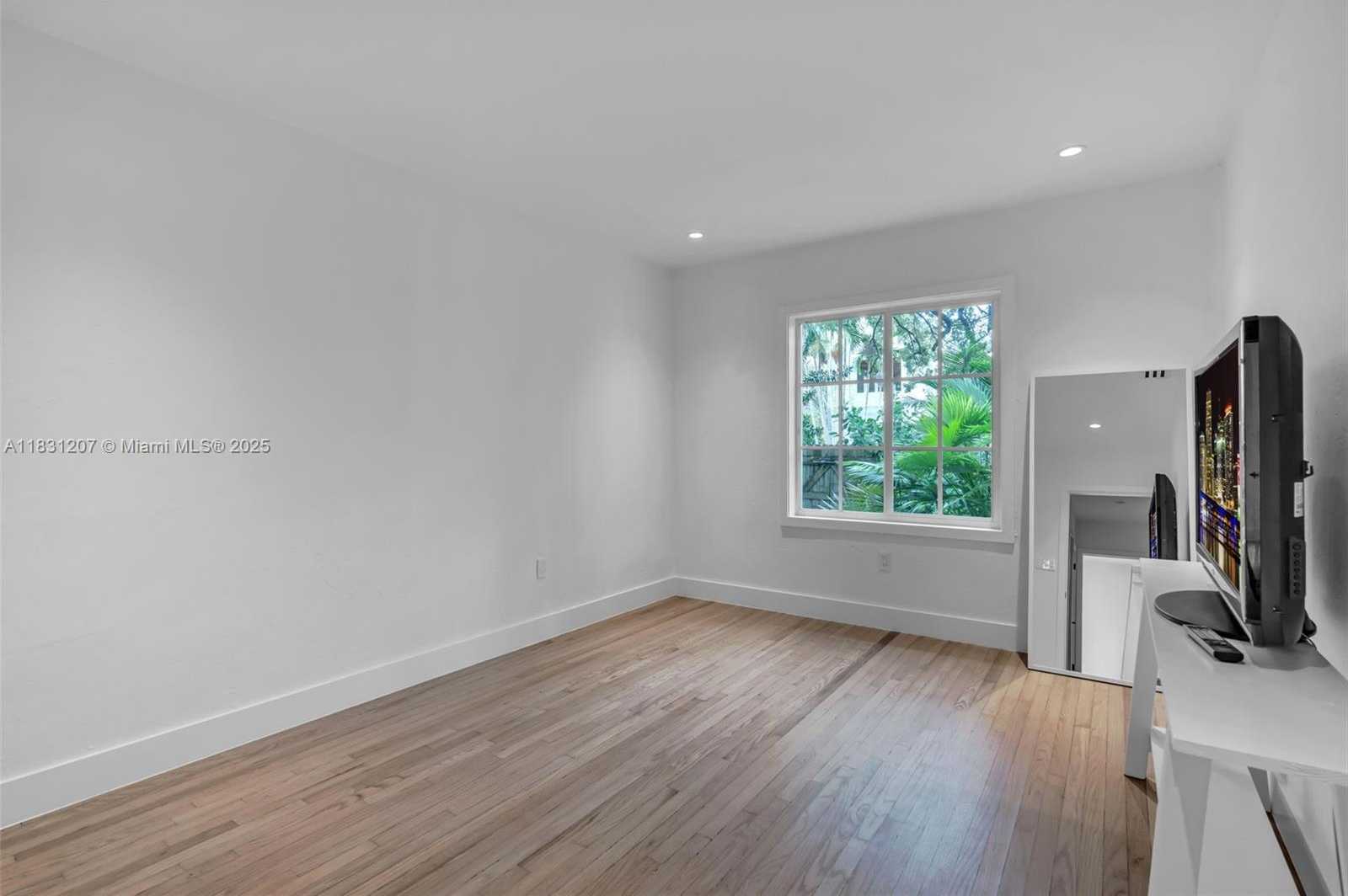 Small Image of 4151 EL PRADO BLVD, Miami Number 16