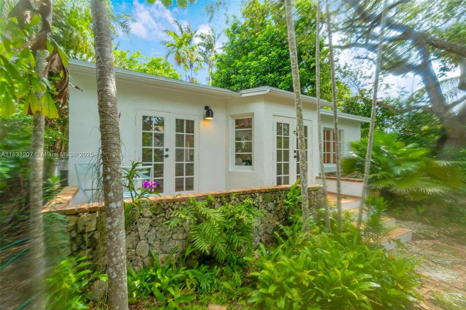 Small Image of 4151 EL PRADO BLVD, Miami Number 2