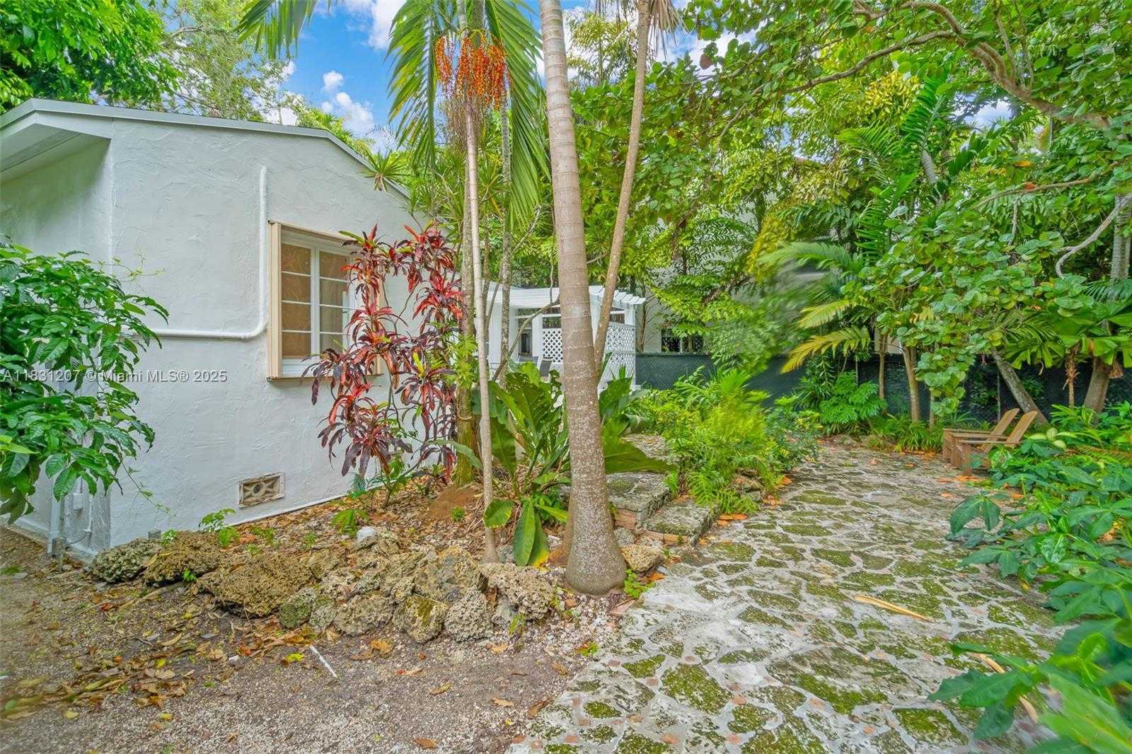 Small Image of 4151 EL PRADO BLVD, Miami Number 21